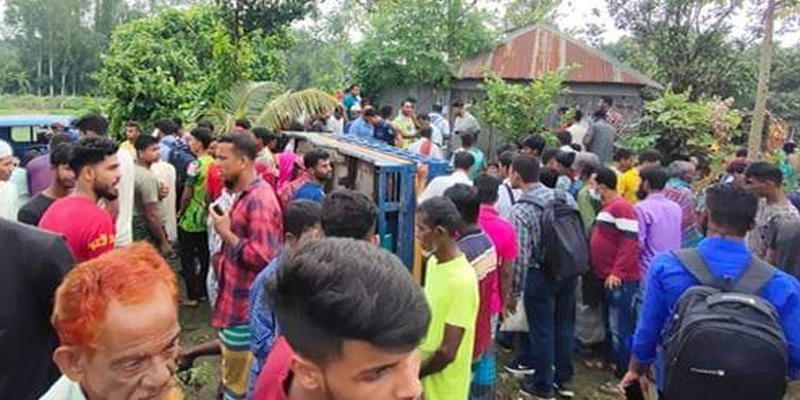 রায়পুরায় পিকআপ ভ্যানও ট্রেনের ধাক্কায় ৩ জন নিহত