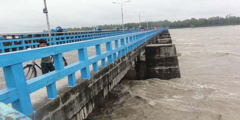তিস্তার পানি বিপৎসীমার উপরে, বন্যার আশঙ্কা