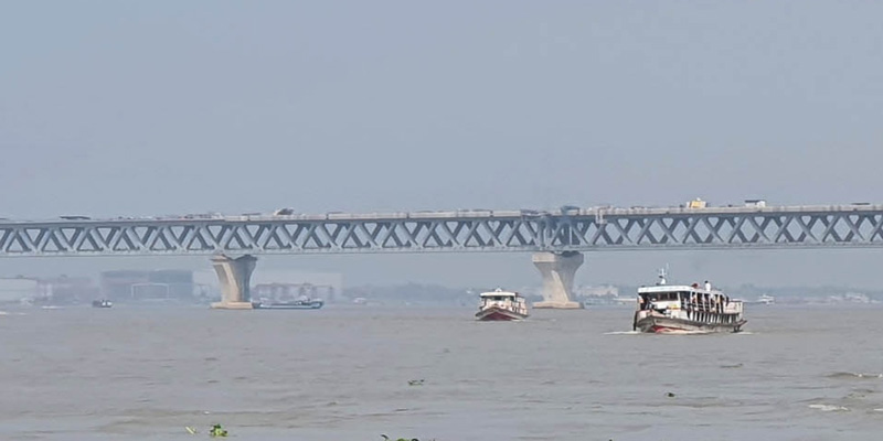 পদ্মা সেতু এলাকায় নৌযান চলাচলে ২৪ ঘণ্টার নিষেধাজ্ঞা