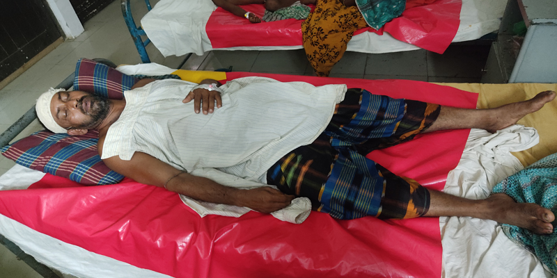 গাইবান্ধায় জমি নিয়ে দুই গ্রুপের সংঘর্ষে আহত ৪, ভাঙচুর-লুটপাট