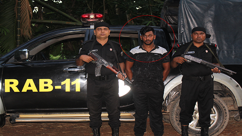 নোয়াখালীতে আগ্নেয়াস্ত্রসহ সন্ত্রাসী গ্রেফতার