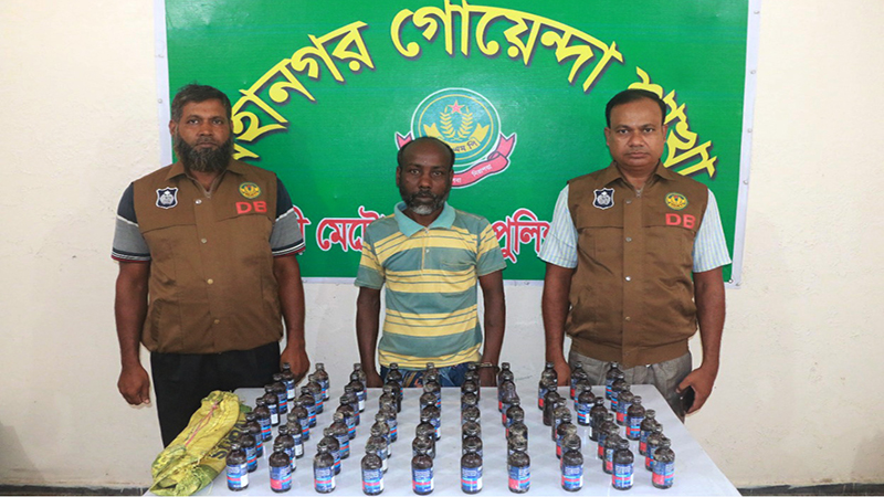 রাজশাহীতে ফেনসিডিলসহ মাদক কারবারি গ্রেফতার