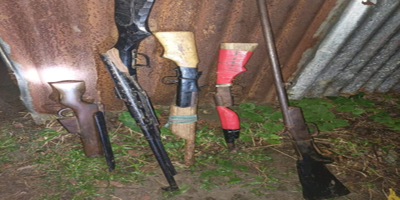 নোয়াখালীতে আধিপত্য বিস্তার নিয়ে সংঘর্ষ: আগ্নেয়াস্ত্রসহ গ্রেফতার ৪