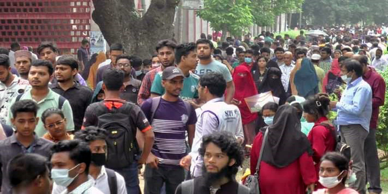 রাবিতে ভর্তিচ্ছু ও তাদের অভিভাবকদের পদচারণায় মুখরিত রা:বি ক্যাম্পাস