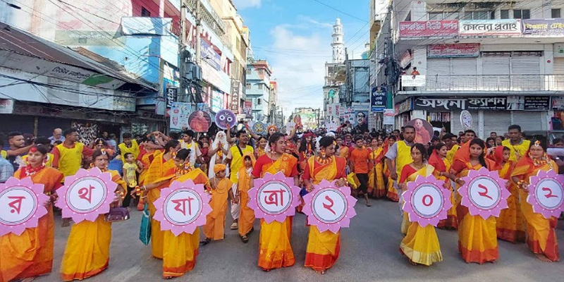 বিশ্ব শান্তি কামনায় লক্ষ্মীপুরে সনাতন ধর্মালম্বীদের রথযাত্রা