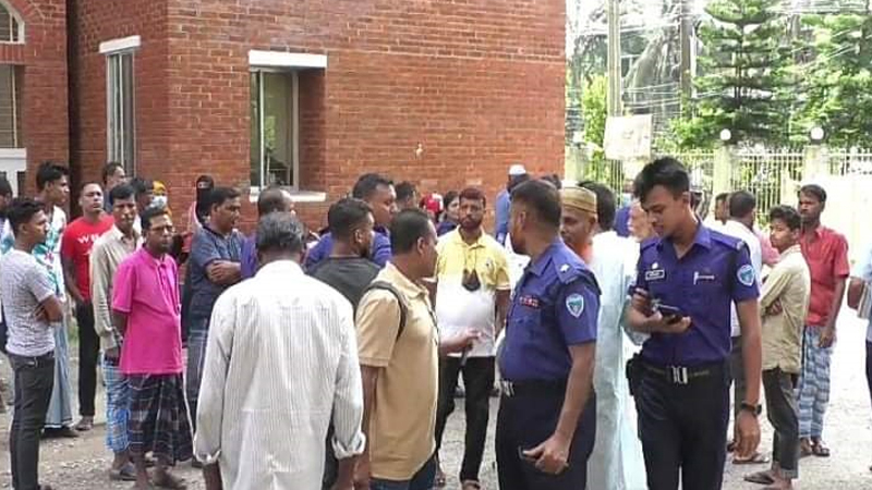লক্ষ্মীপুর আদালতে আইনজীবীদের হামলায় ৪ বিচারপ্রার্থী আহত