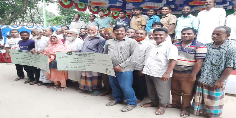 ঠাকুরগাঁওয়ে বৃক্ষমেলার সমাপনী অনুষ্ঠানে ১শ উপকারভোগীকে চেক প্রদান