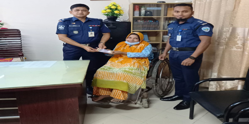 বিকাশে খোয়া যাওয়া নারীর চিকিৎসার টাকা ফিরিয়ে দিলেন ওসি