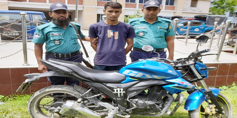 রাজশাহী মহানগরীতে ছিনতাইকারী আটক মোটরসাইকেল জব্দ