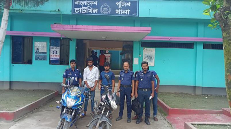 চোরাই মোটরসাইকেলসহ গ্রেফতার ২