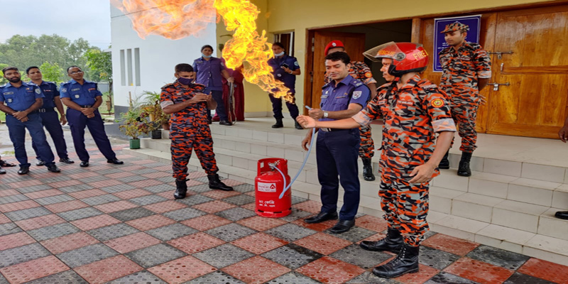 রুহিয়া থানায় অগ্নিনির্বাপণ মহড়া অনুষ্ঠিত
