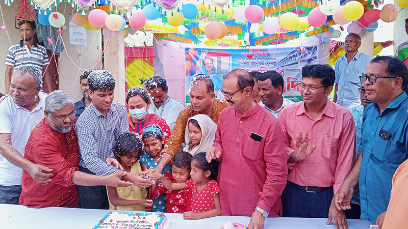 ডোমারে গুচ্ছগ্রাম বাসীর আয়োজনে শেখ হাসিনার জন্মদিন পালিত