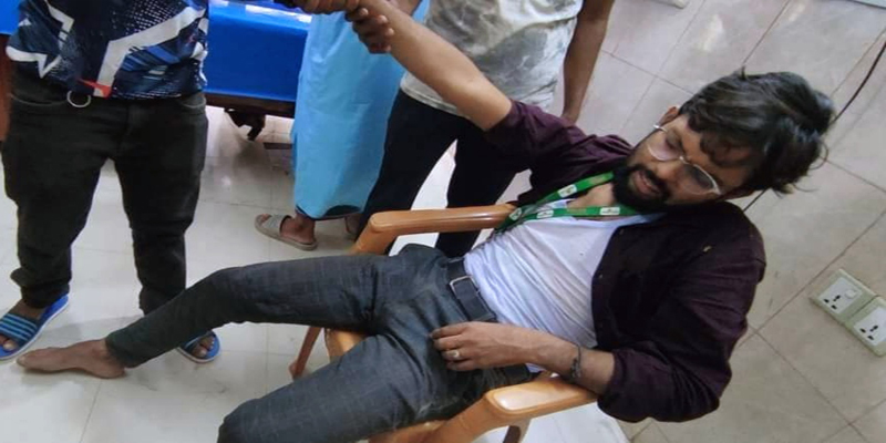 ঠাকুরগাঁওয়ে সাংবাদিককে পেটালো ইউপি সদস্য