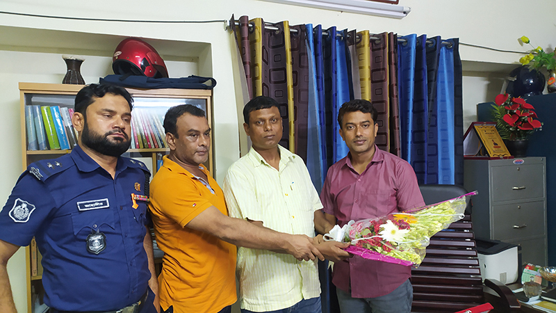 রুহিয়ায় এসআই সিদ্দিকের বিদায় সংবর্ধনা প্রদান