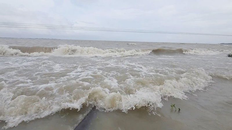সমুদ্র বন্দরগুলোতে ৩ নম্বর সতর্ক সংকেত
