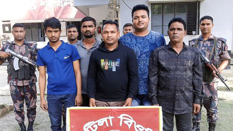 অবৈধ পথে ভারত থেকে প্রবেশের সময় ৬ জন বিজিবির হাতে আটক