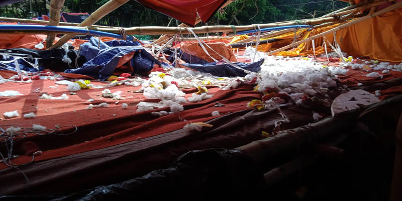 কবিরহাটে ঝড়ে লন্ডভন্ড দুর্গাপূজার মণ্ডপ