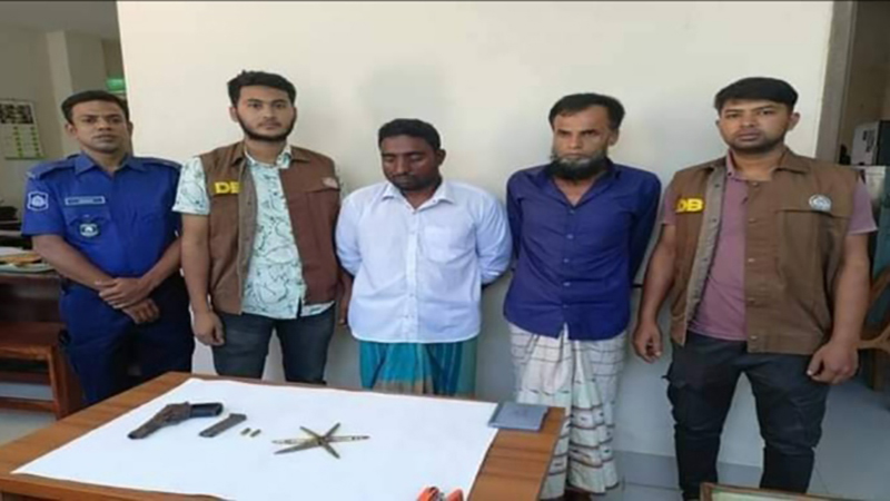 পলাশে অস্ত্র ও গুলিসহ আন্তঃজেলা ডাকাত দলের ২ সদস্য গ্রেফতার