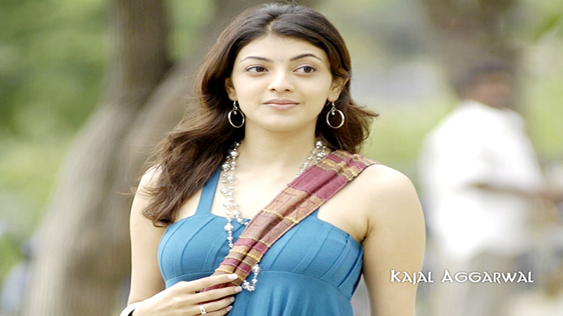 পাঁচ মাস পর সন্তানকে প্রকাশ্যে আনলেন কাজল