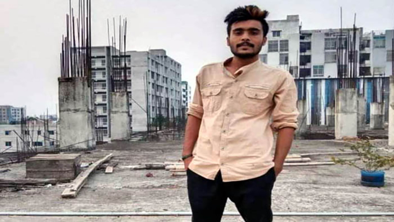 কবুতর ধরতে গিয়ে ছাদ থেকে পড়ে যুবকের মৃত্যু