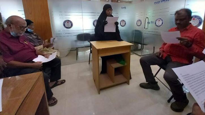 স্বামীর অধিকার ফিরে পেতে স্ত্রীর সংবাদ সম্মেলন