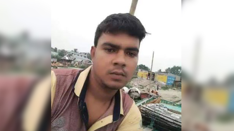 নবীনগরে জাহাজের ধাক্কায় বালুবাহী নৌকা ডুবে নিখোঁজ ১ আহত ২