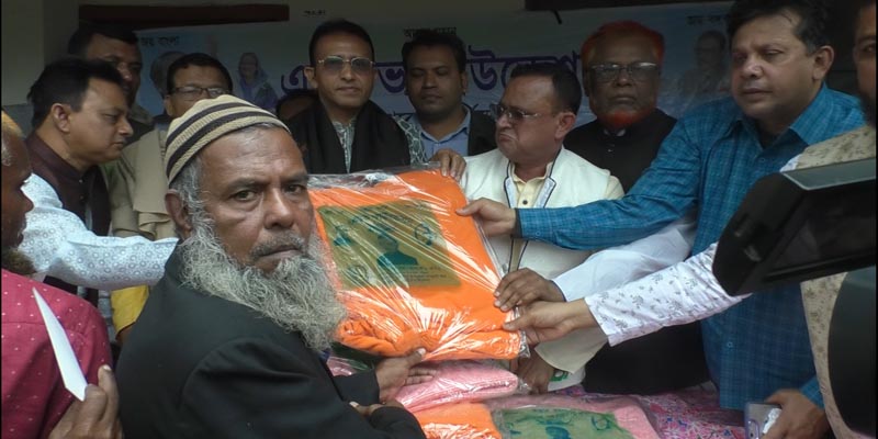 নোয়াখালীতে ২০ হাজার শীতার্তদের মাঝে শীতবস্ত্র বিতরণ