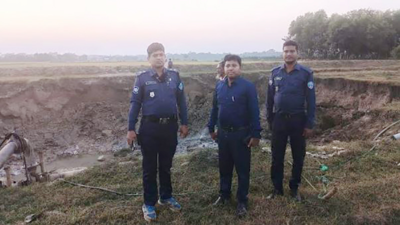 নবীনগরে ভ্রাম্যমাণ আদালতের ড্রেজার জব্দ