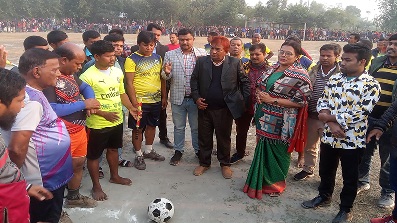 ডোমারে প্রবীণদের নিয়ে প্রীতি ফুটবল ম্যাচ অনুষ্ঠিত