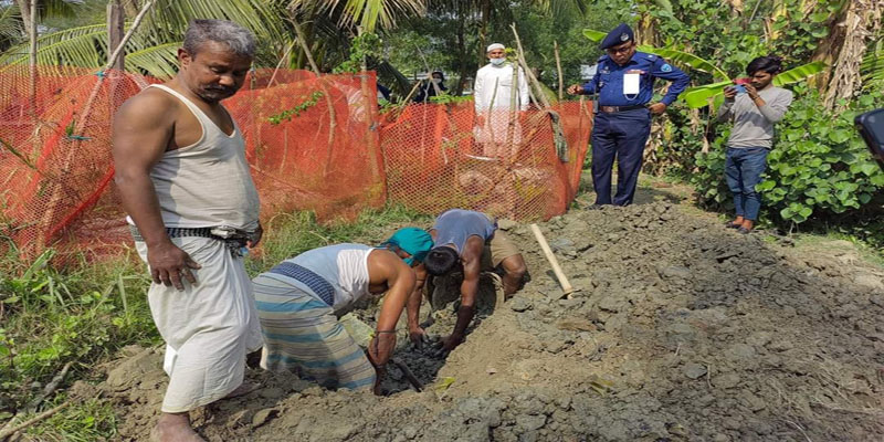 নোয়াখালীতে ৫৪দিন পর কবর থেকে কিশোরীর লাশ উত্তোলন
