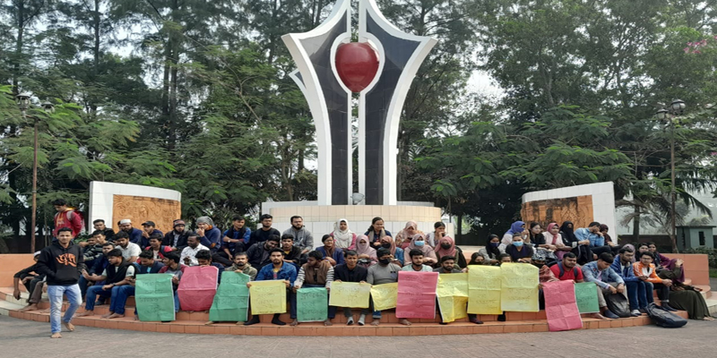 নোবিপ্রবি সমাজকর্ম বিভাগের শিক্ষার্থীদের ক্লাস বর্জন,অবস্থান কর্মসূচি