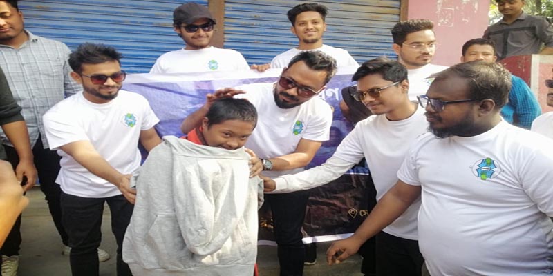 নোয়াখালীতে অভিনেতা কাবিলার শীতবস্ত্র বিতরণ