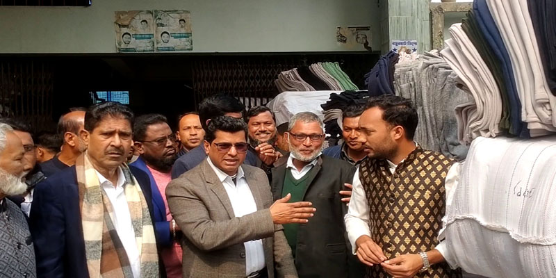 কবিরহাটে সেতুমন্ত্রীর পক্ষে ১২হাজার শীতবস্ত্র বিতরণ