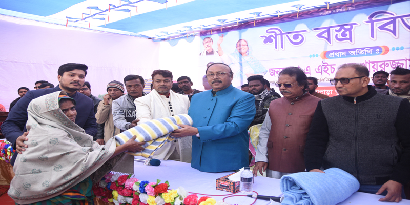 রাজশাহীতে শীতার্ত মানুষের মাঝে কম্বল বিতরণে রাসিক মেয়র