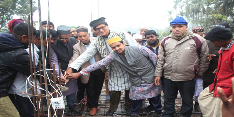 ডোমারে ফজিল উদ্দিন সরকার জামে মসজিদের ছাদ ঢালাই কাজের উদ্বোধন