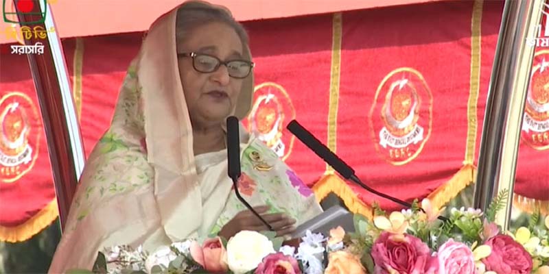সশস্ত্র বাহিনী দেশের ভাবমূর্তি উজ্জ্বল করছে: প্রধানমন্ত্রী