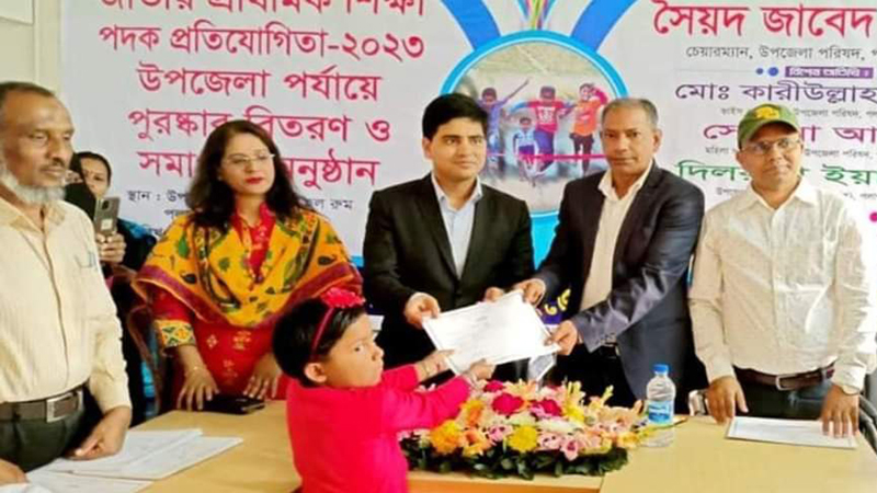 পলাশে জাতীয় প্রাথমিক শিক্ষা পদক প্রতিযোগিতার পুরস্কার বিতরণ