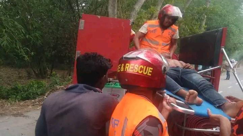 মহেশপুর সড়ক দূর্ঘটনায় মোটরসাইকেল আরোহীর হাত বিচ্ছিন্ন