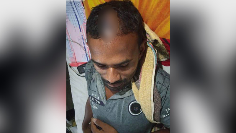 চাঁদা না দেয়ায় সন্ত্রাসী বাবু ও পাকার নেতৃত্বে হামলা