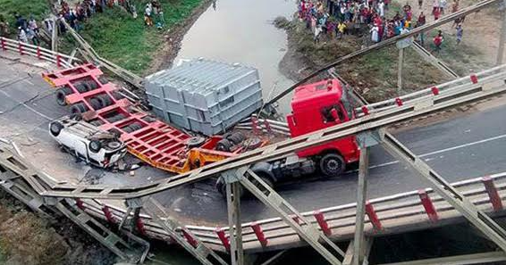 ধারণ ক্ষমতার অধিক মালামাল বহনে স্টিলের সেতু ধ্বংস,