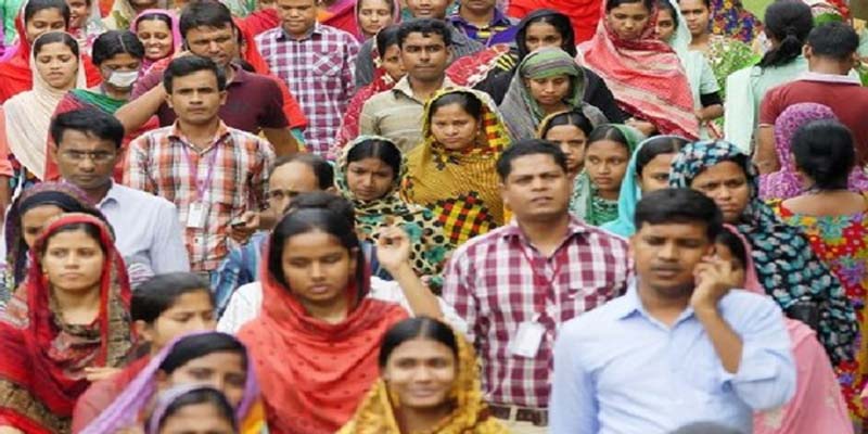 দেশের মানুষের গড় আয়ু কমেছে ৫ মাস