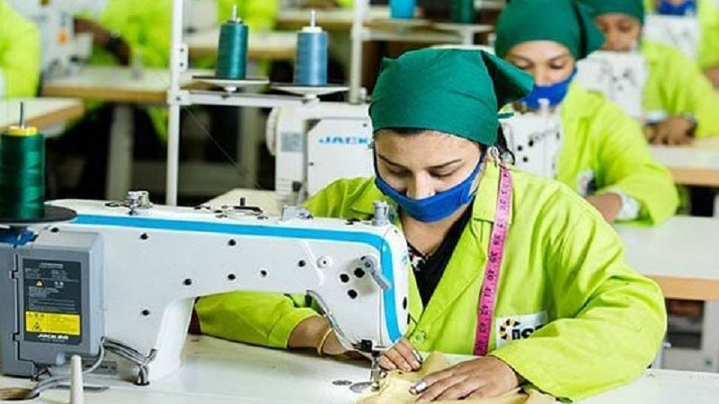 পোশাক শ্রমিকদের বেতন বেড়েছে ৯ শতাংশ