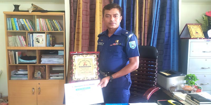 শেরেবাংলা গোল্ডেন  এ্যাওয়ার্ড পেলেন ওসি সোহেল রানা