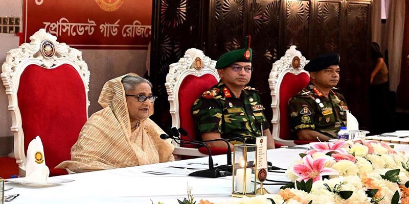 দেশে-বিদেশে মানুষের পাশে দাঁড়ানোয় সশস্ত্র বাহিনীর প্রশংসা করলেন প্রধানমন্ত্রী