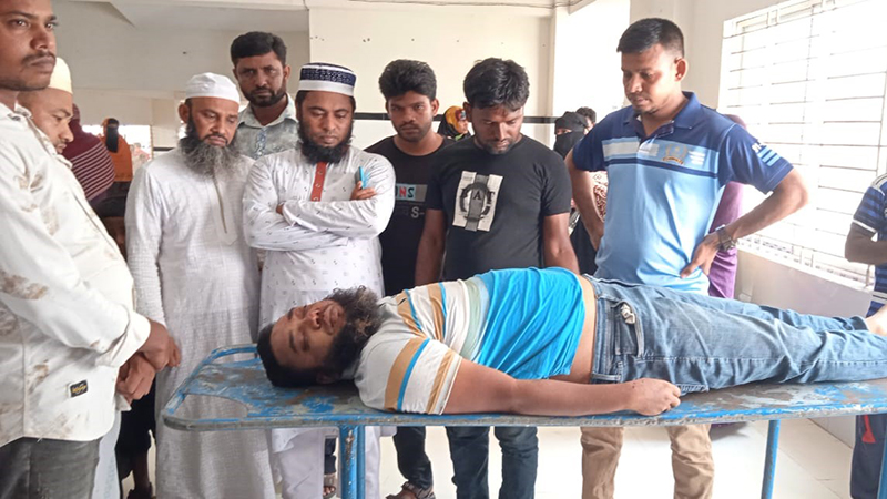 বোয়ালমারীতে বাস-মোটরসাইকেল মুখোমুখি সংঘর্ষে ব্যবসায়ী নিহত