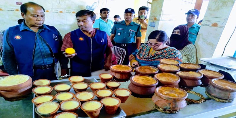 রাজশাহীতে বিএসটিআইয়ের অভিযানে শামীম সুইটসকে ২৫ হাজার টাকা জরিমানা