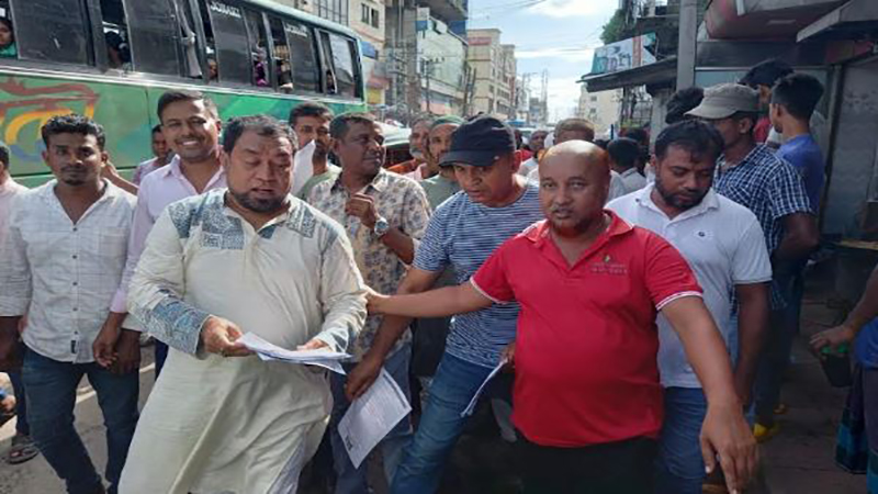 নোয়াখালীতে বিএনপির লিফলেট বিতরণ