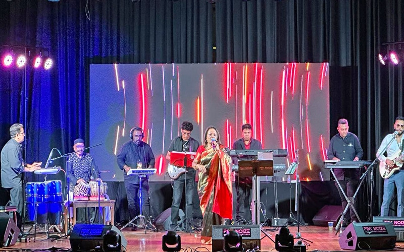 পুরোনো দিনের গানে নিউ ইয়র্ক মাতালেন সাবিনা ইয়াসমিন