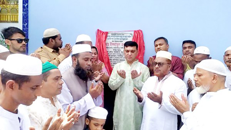 ময়মনসিংহে মসজিদ উদ্বোধন করলেন মসিক মেয়র ইকরামুল হক টিটু