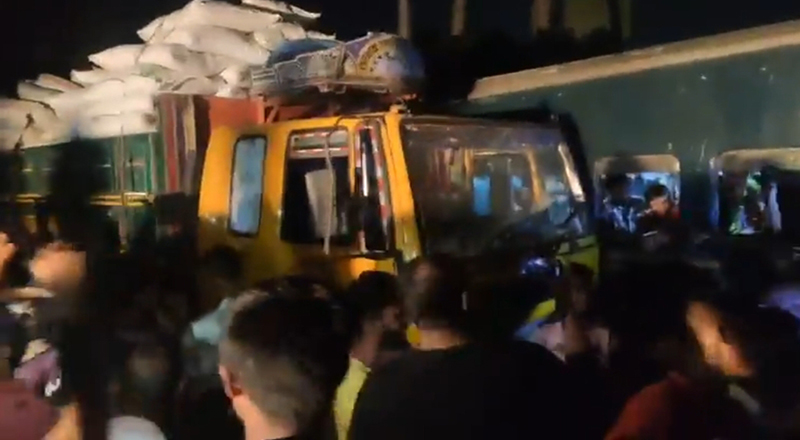 ময়মনসিংহে ট্রেন ট্রাক সংঘর্ষে নিহত ১